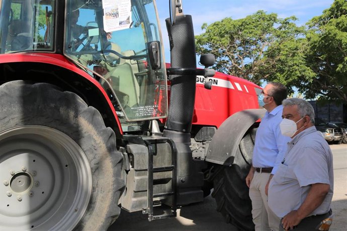Tractorada a su paso por Los Palacios (Sevilla)