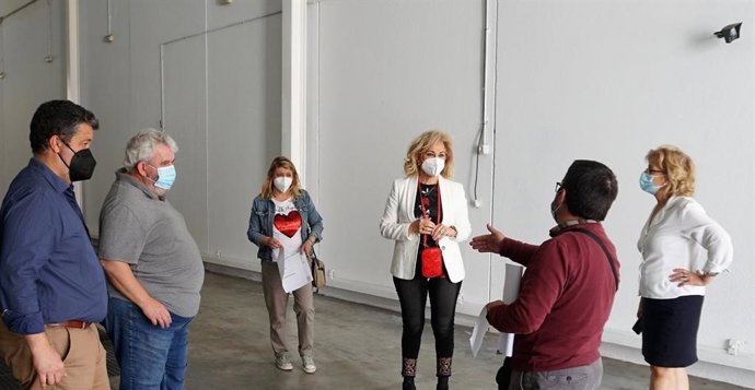 Herrera visita las instalaciones que acogerán el nuevo teatro auditorio