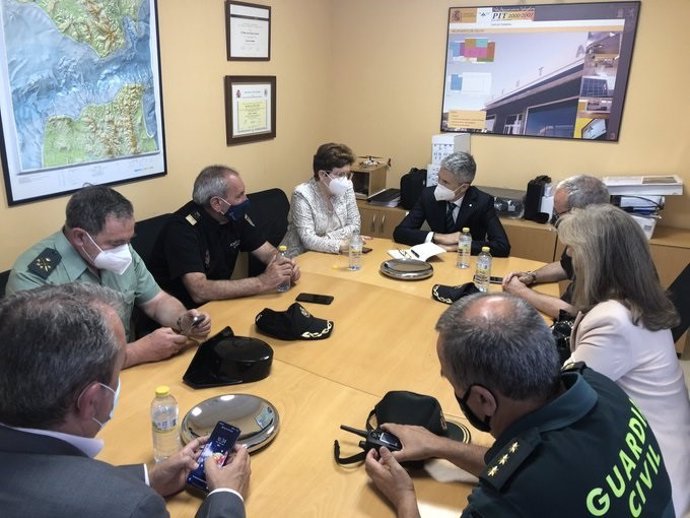 El ministre Fernando Grande-Marlaska es reuneix amb la delegada del Govern a Ceuta i els comandaments policials per a analitzar la crisi migratria