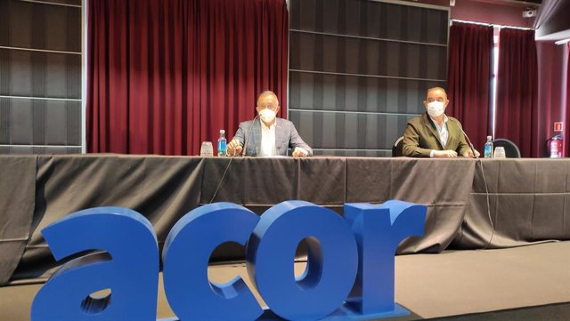 El presidente de Acor, Justino Medrano, (i) junto al vicepresidente de la cooperativa, Ramón Bocos.