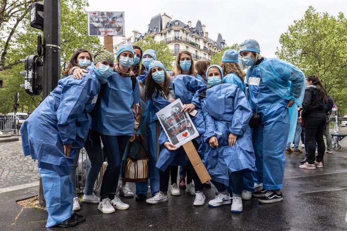 11 May 2021, France, Paris: Hospital staff take part in a strike in front of the French Health Ministry in Paris to demand better conditions and salary increases amid the coronavirus disease. Photo: Sadak Souici/Le Pictorium Agency via ZUMA/dpa