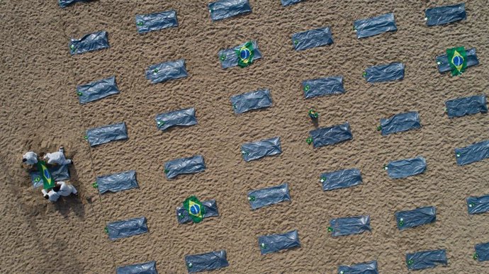 Brasil se acerca a las 440.000 muertes por COVID-19