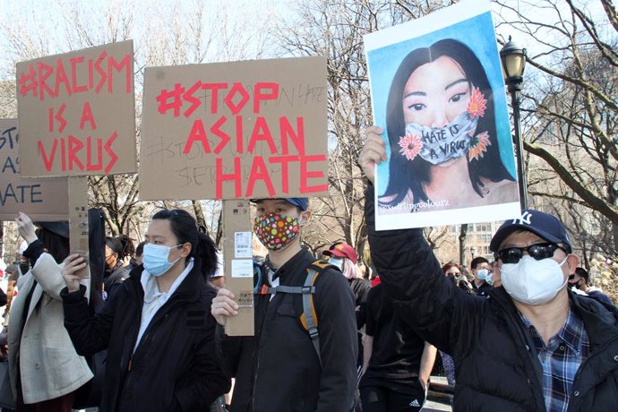 Archivo - 21 March 2021, US, New York: Members and supporters of the Asian-American community hold placards during a 'rally against hate' at Manhattan's Union Square. Eight people, most of them of Asian descent, were killed and one injured in shootings 
