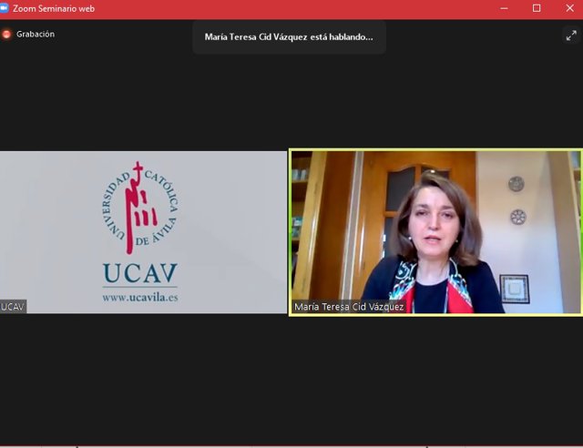 La profesora Teresa Cid durante su conferencia en la semana de la Familia de la UCAV.