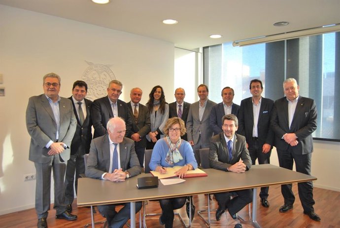 Foto de archivo de los miembros del Consell General de Cambres de Catalunya (CGCC)