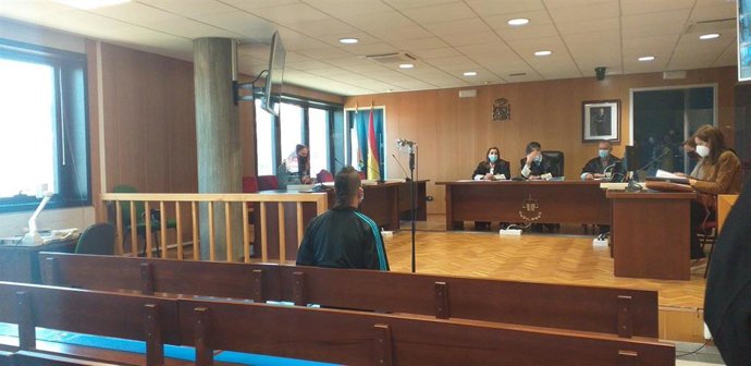 Vista de conformidad contra un acusado de atentado por haber lanzado adoquines a la Policía durante una protesta con motivo de un mitin de Vox en Vigo.