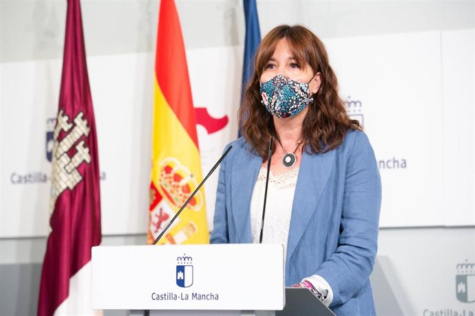 La portavoz del Gobierno de Castilla-La Mancha, Blanca Fernández, en rueda de prensa