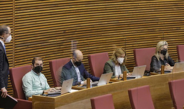 (I-D) Los diputados de Ciudadanos en Les Corts Jesús Salmerón, José Antonio Martínez, Cristina Gabarda y  Sunsi Sanchis