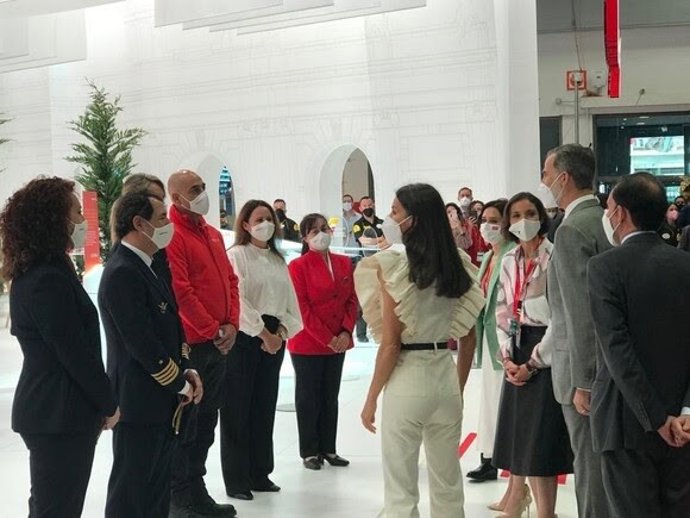 Los Reyes visitan el stand de Iberia en Fitur 2021