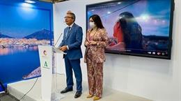 El presidente de la Diputación de Málaga y de Turismo Costa del Sol, Francisco Salado, junto a la vicepresidenta segunda y consejera delegada de Turismo Costa del Sol, Margarita del Cid.