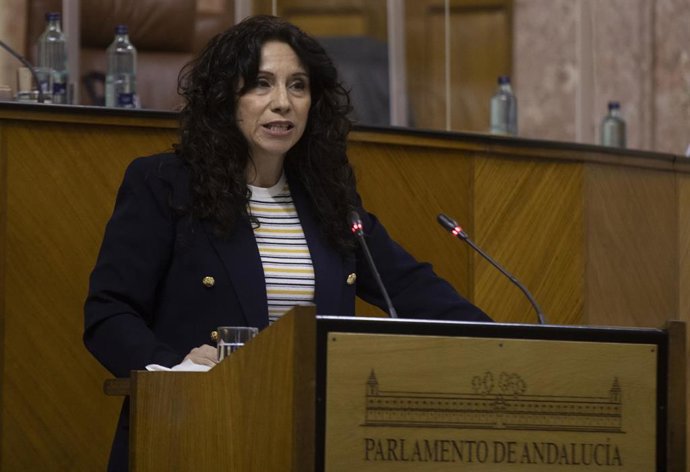 Archivo - La consejera de Igualdad, Políticas Sociales y Conciliación, Rocío Ruiz, durante su comparencia en la primera jornada del Pleno del Parlamento de Andalucía. En Sevilla (Andalucía, España), a 14 de abril de 2021.