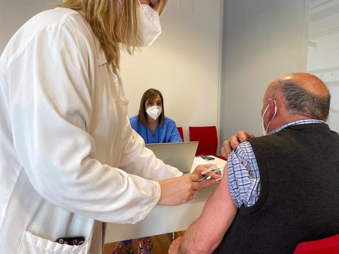 Vacunación contra la COVID-19 a personas de entre 70 y 79 años