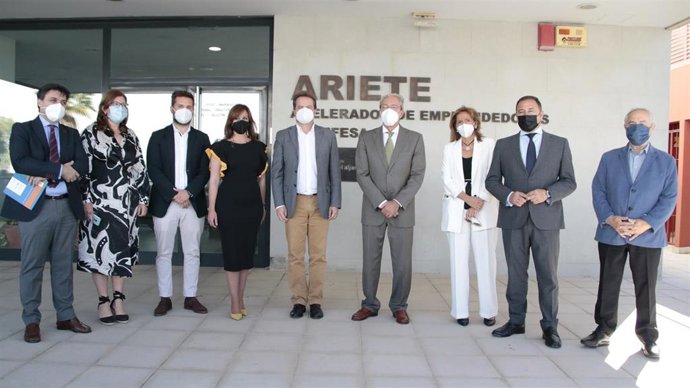 El consejero de Transformación Económica, Industria, Conocimiento y Universidades, Rogelio Velasco, presenta el nuevo inventario de los espacios productivos de Andalucía.