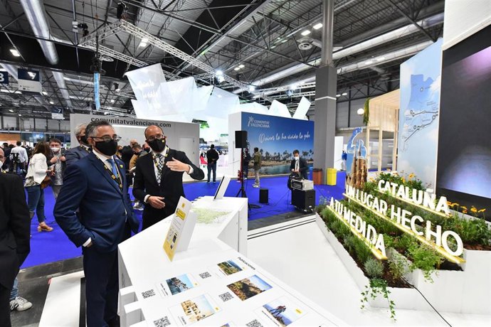 El conseller de Empresa y Conocimiento, Ramon Tremosa, durante su visita.