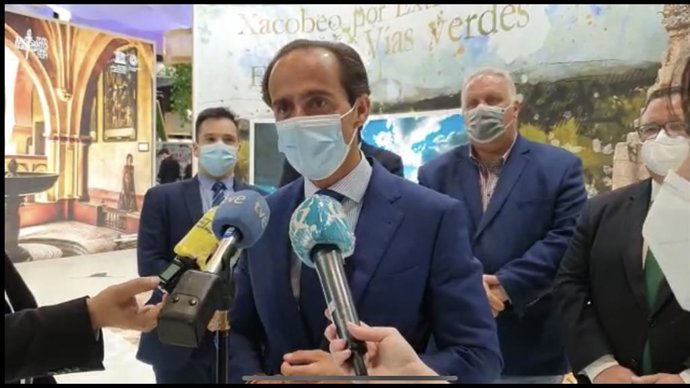 El vicesecretario de Organización del PP de Extremadura, Juan Parejo, atiende a los medios con motivo de su visita a Fitur