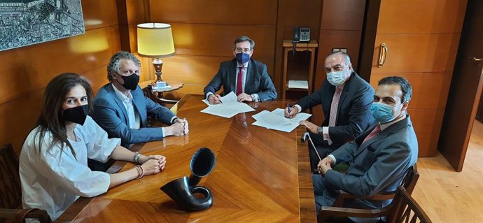 De izquierda a derecha, Beatriz Fernández, Ángel Pulido, Rafael Carmona, José Antonio Gascó y Francisco Rivera.