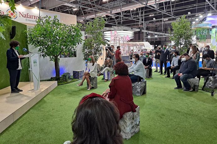 La consejera de Cultura, Política Lingüística y Tursimo, Berta Piñán, presetenta el stand de Asturias en Futir 2021.