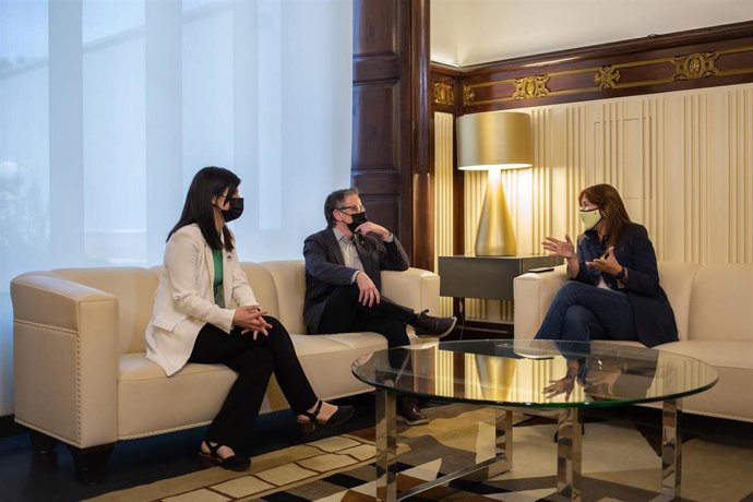 La presidenta del Parlament, Laura Borrs, se reúne con el presidente de ERC en el Parlament, Josep Maria Jové, y la portavoz de ERC, Marta Vilalta, en la ronda de consultas para la investidura