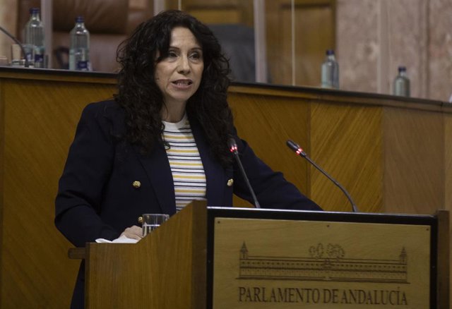 Archivo - La consejera de Igualdad, Políticas Sociales y Conciliación, Rocío Ruiz, durante su comparencia en la primera jornada del Pleno del Parlamento de Andalucía. En Sevilla (Andalucía, España), a 14 de abril de 2021.
