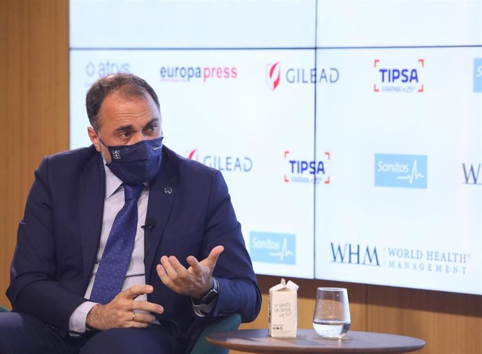 Archivo- El conselleiro de Sanidade, Julio García Comesaña, en un desayuno Socio-Sanitario de Europa Press celebrado el 10 de mayo de 2021.