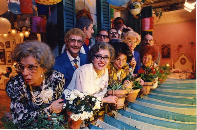 Fotograma de la srie televisiva 'Els Teresines S. a.', creada i interpretada per la companyia de teatre La Cubana