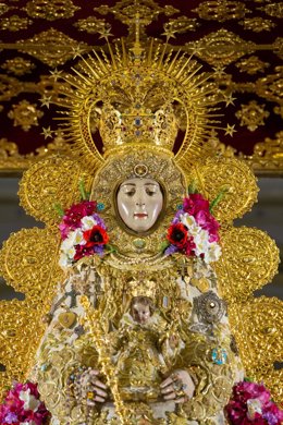 La Virgen del Rocio durante la preparación de Pentecostes 2021 en la Parroquia de la Asuncion . 11 de mayo de 2021 en Almonte, Huelva, España.