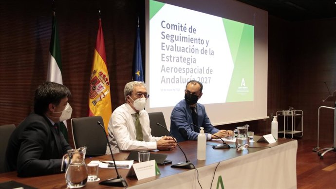 Velasco destaca que la Estrategia Aeroespacial reforzará un sector estratégico para la economía andaluza.