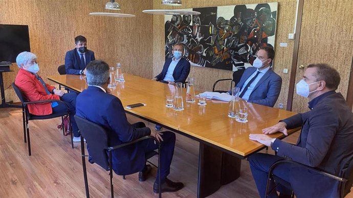 El presidente de la AFE, David Aganzo, en una reunión en el CSD con su presidente, José Manuel Franco.