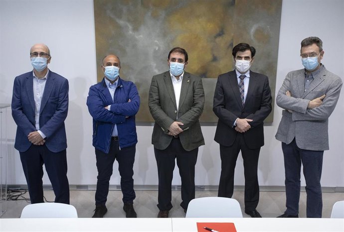 El presidente del Parlamento de Navarra, Unai Hualde, se reune con representantes de UCAN y ANEL