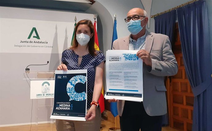 La delegada de Cultura y Patrimonio Histórico, Cristina Casanueva, presenta 'Conversaciones en Medina Azahara'.