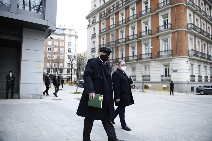 Archivo - El comisario jubilado José Manuel Villarejo (i)