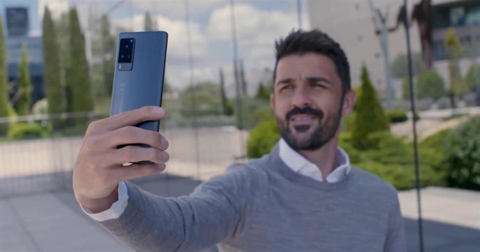 Vivo lanza una campaña en redes sociales junto a David Villa para llevar a sus fans a la Euro2020