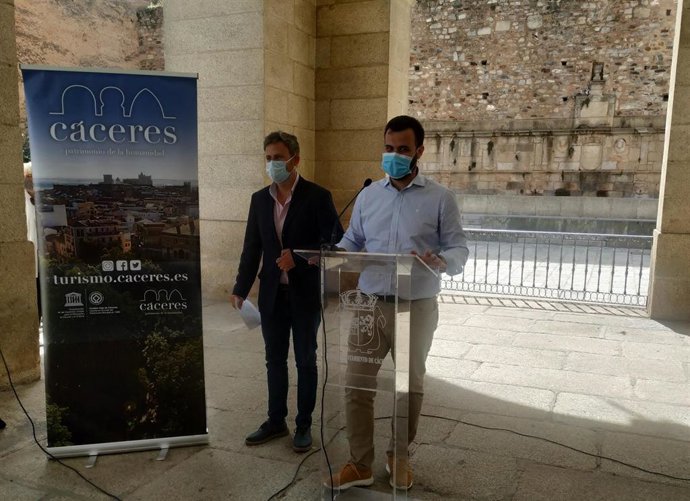 El alcalde de Cáceres, Luis Salaya, presenta la oferta de la ciudad en Fitur donde promocionará el Museo Helga de Alvear como reclamo para atraer turismo de calidad