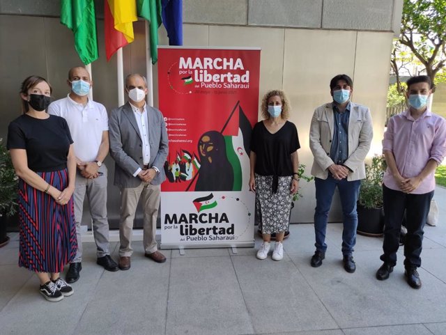 Diputados de IU muestran su apoyo a la marcha saharaui 