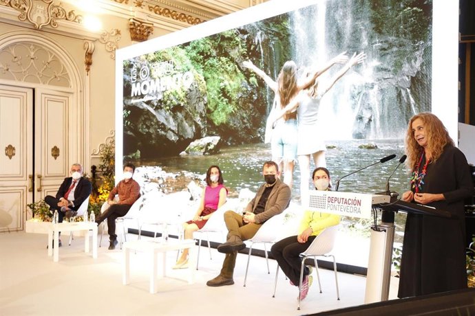 La presidenta de la Diputación de Pontevedra, Carmela Silva, en la presentación de la campaña de presentación como destino en la feria Fitur 2021.