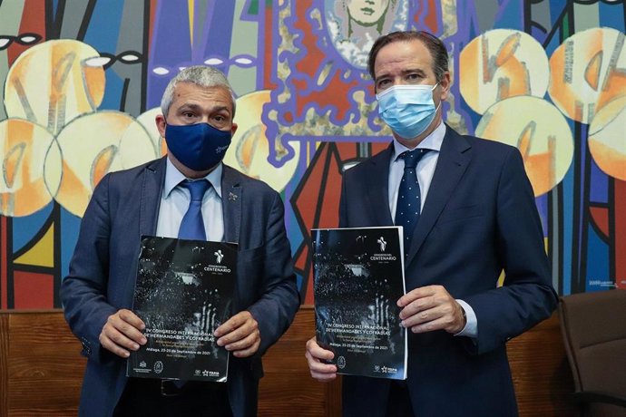 Diego Vera, responsable de la FGUMA, y el presidente de la Agrupación de Cofradías, Pablo Atencia