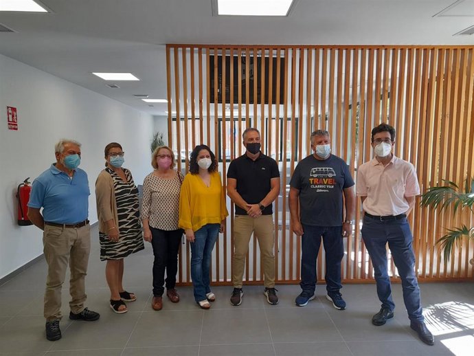 Responsables de Portland Valderrivas, en el Ayuntamiento de Alcalá, por un acto solidario