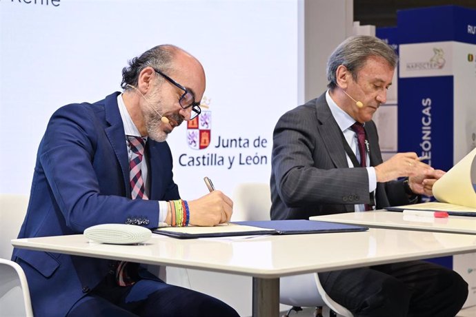 Ortega (I) firma el acuerdo de promoción de CyL como destino turístico con renfe y Alsa.