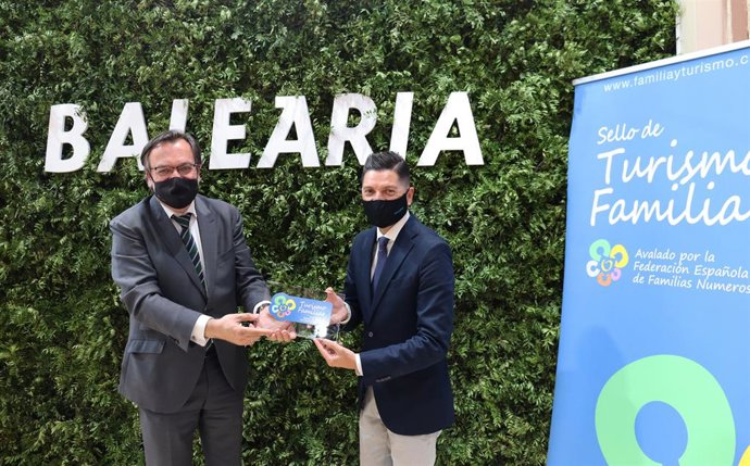 Baleria recibe en Fitur el Sello Turismo Familiar