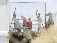 ONG de migrantes reclaman el "cese inmediato" de las devoluciones en caliente en las fronteras de Ceuta y Melilla