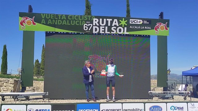 El delegado de Educación y Deportes, Antonio Sutil, durante la entrega de premios