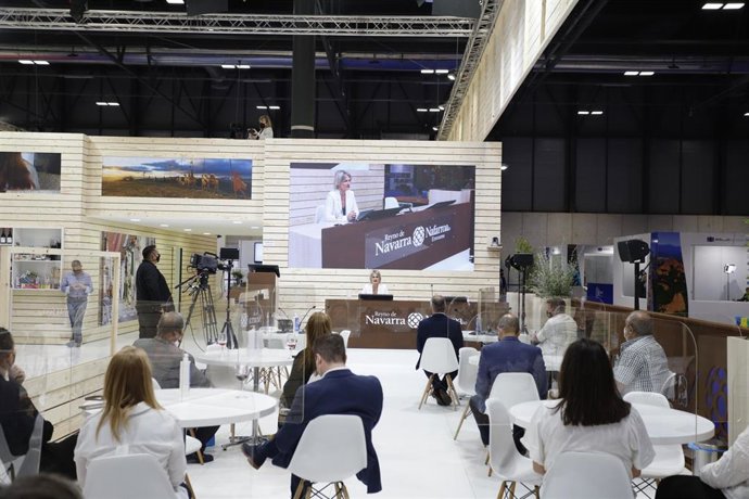 La directora general de Turismo Comercio y Consumo, Maitena Ezkutari, presenta la oferta navarra en Fitur 2021