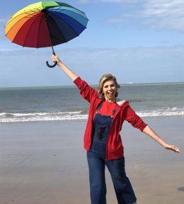 Promoción de Chipiona en Fitur, protagonizada por la periodista Marina Bernal.