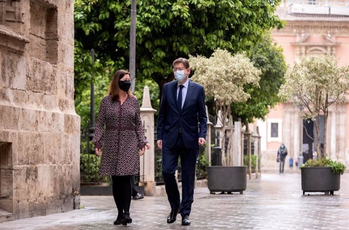 La presidenta del Govern balear, Francina Armengol, junto al presidente de la Generalitat Valenciana, Ximo Puig. 