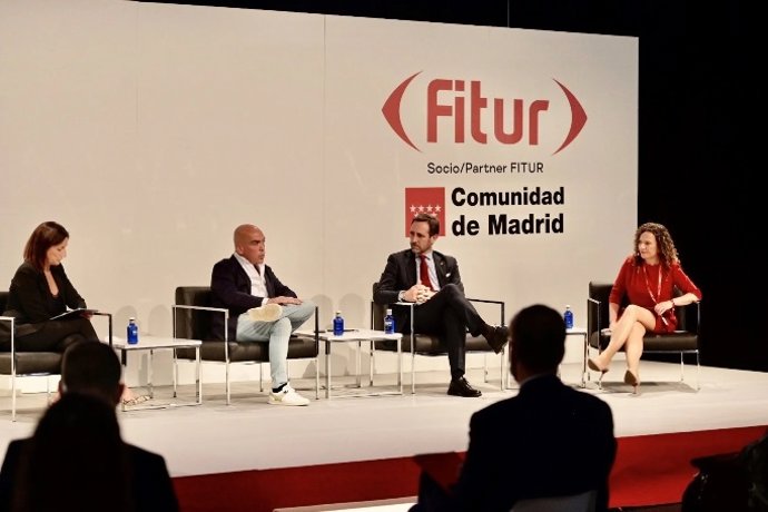 Ponentes del Foro de La Asociación de Transporte Aéreo Internacional (IATA, por sus siglas en inglés), dentro del marco de la Feria Internacional del Turismo (Fitur).