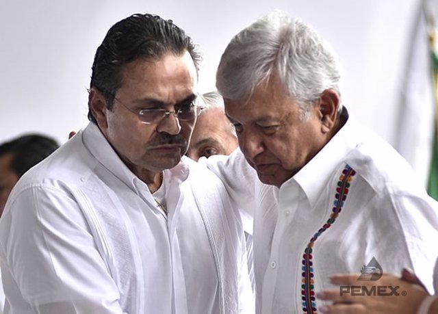 Archivo - El director general de Pemex, Octavio Romero, y el presidente de México, Andrés Manuel López Obrador