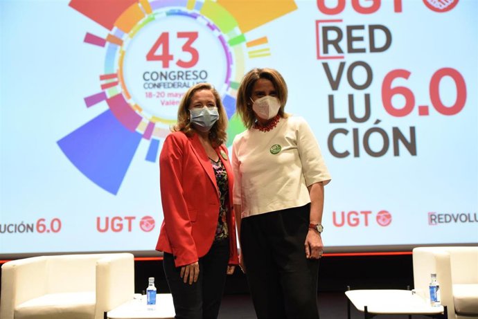 La vicepresidenta segunda y ministra de Asuntos Económicos y Transformación Digital, Nadia Calviño, y la vicepresidenta cuarta y ministra de Transición Ecológica y Reto Demográfico, Teresa Ribera, en el 23 Congreso Confederal de UGT este miércoles.