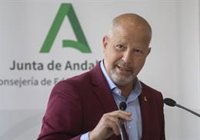 Andalucía pide al Gobierno acelerar fondos para un curso 100% presencial y vacunar a todos los docentes antes del inicio