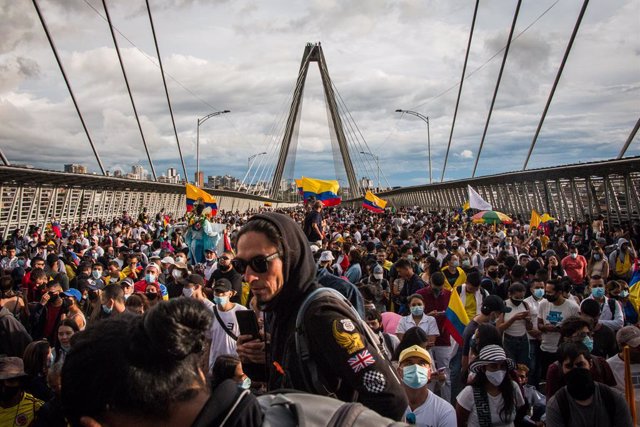 11 May 2021, Colombia, Pereira: Protesters block the Pereira viaduct where demonstrator Lucas Villa Vasquez was seriously injured last week during a protest against the government. The 37-year-old yoga teacher was reportedly hit by eight bullets and he 