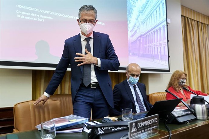 El gobernador del Banco de España, Pablo Hernández de Cos interviene en la Comisión de Asuntos Económicos y Transformación Digital en la sala Cánovas del Congreso